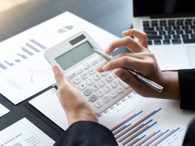 Benefits of Hiring Professional Bookkeeping and Accounting Firms